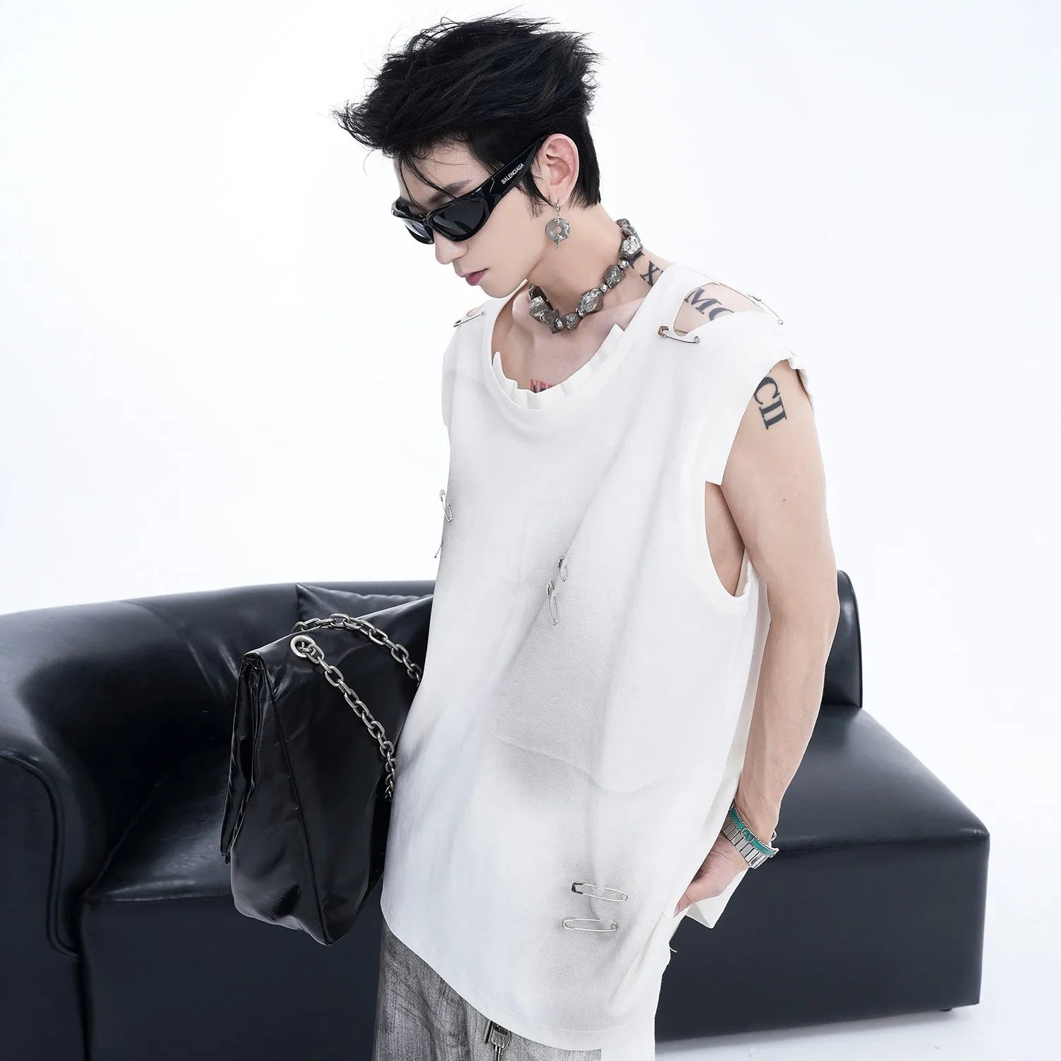 Men's black sleeveless vest with ripped irregular cutting and round neck, made from cotton-polyester-spandex blend