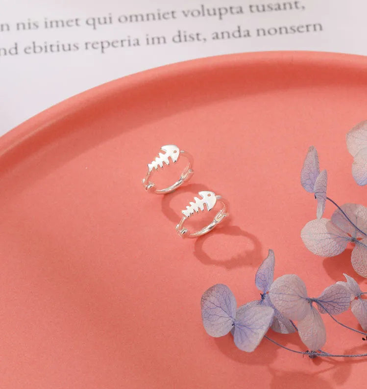 S925 silver fishbone ear studs, small electroplated silver women's earrings with fish bone ear clasp