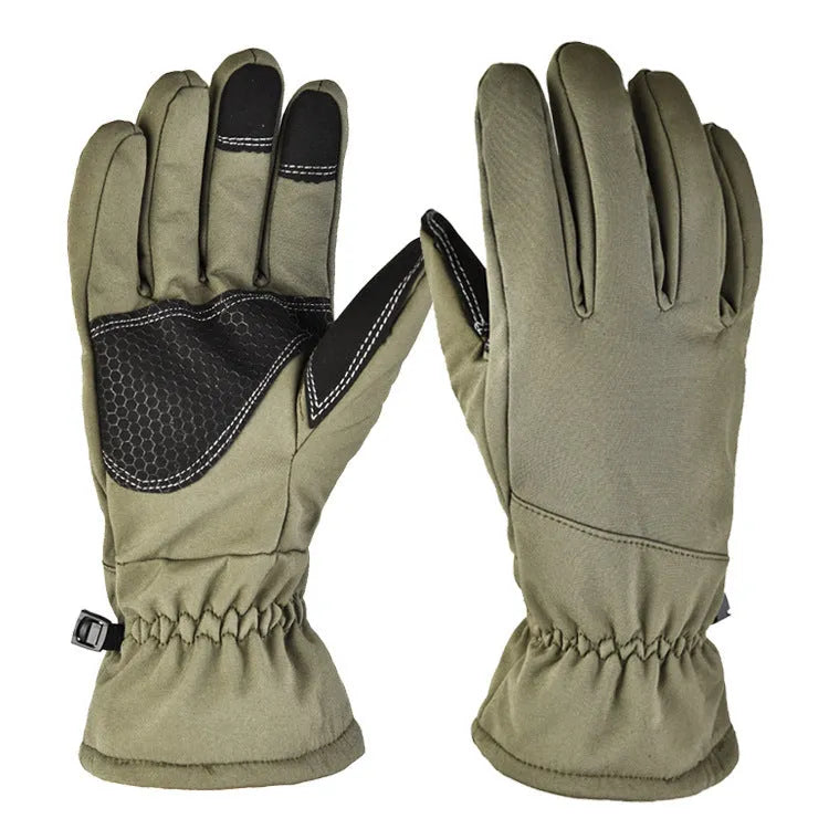 Outdoor camouflage gloves with anti-slip palm and touchscreen fingertips for winter sports