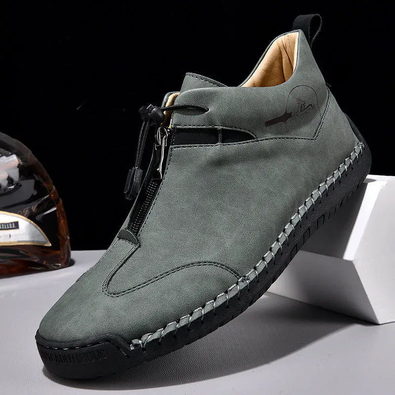 Men's casual leather shoes in black with a 3-5cm mid-heel, reinforced leather uppers, and rubber sole.