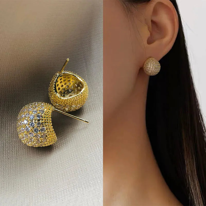 Drop-shaped geometric ear clips with full diamond setting and sphere elements in gold and white finishes