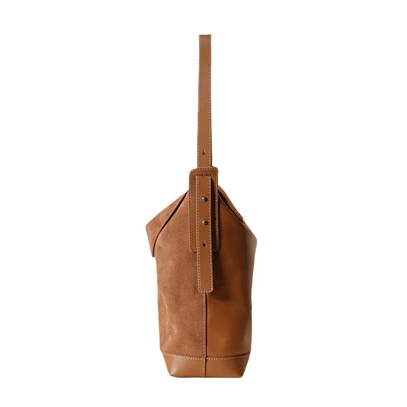 Genuine leather women's shoulder bag in retro style with clamshell design and internal organisers