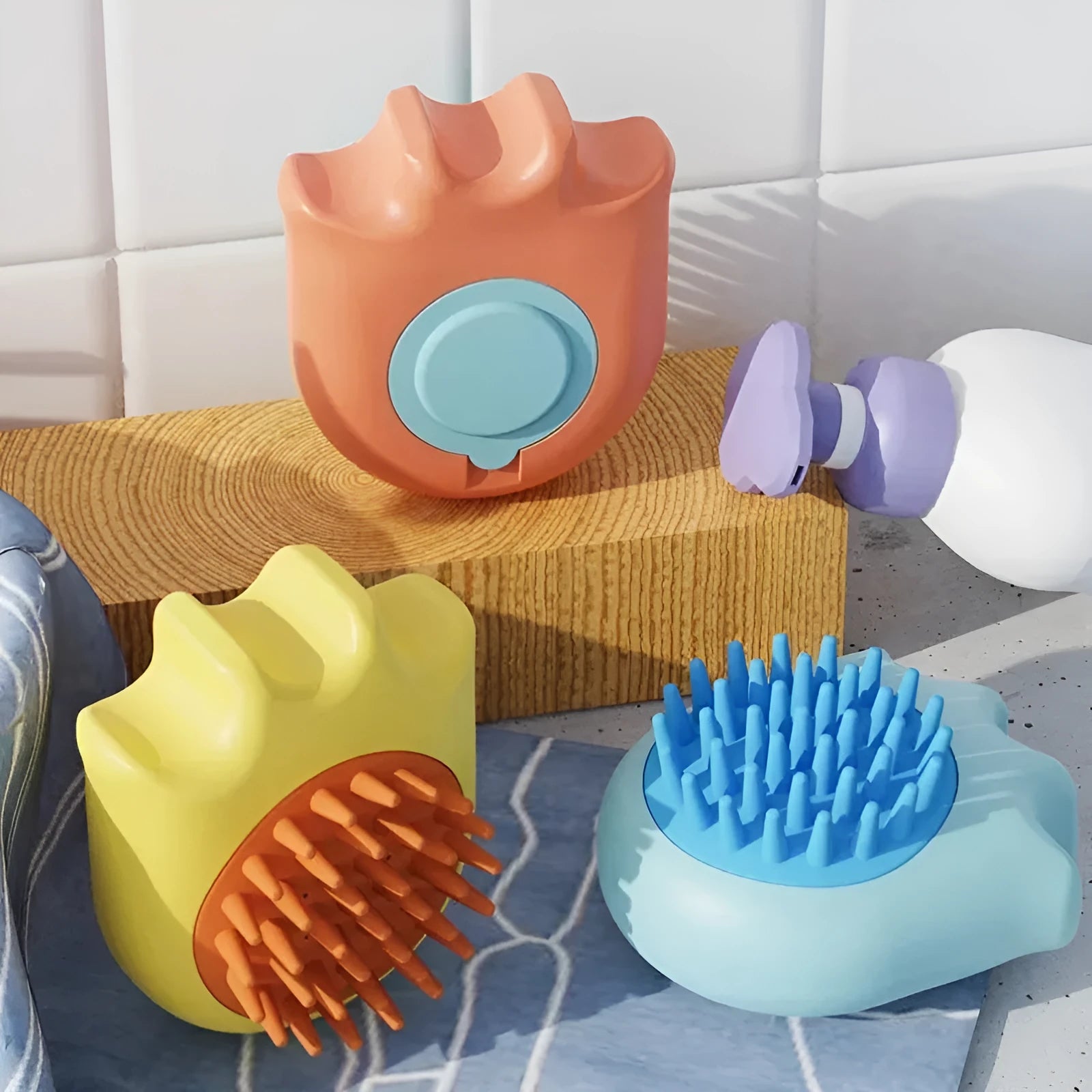 Blue pet bath brush with shampoo box, measuring 9x8x5.3cm and weighing 55g, for dog and cat grooming
