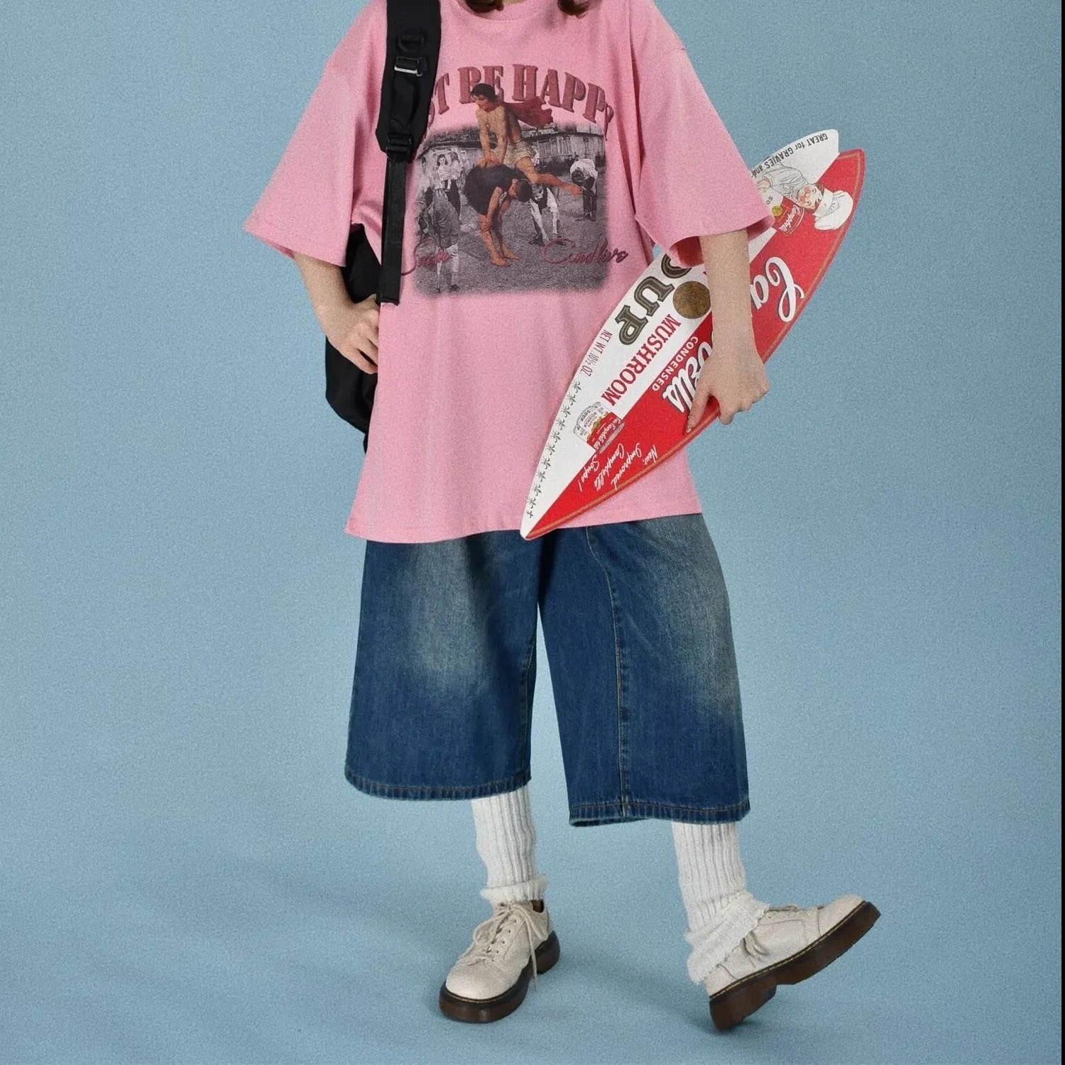 Men's straight leg denim shorts in blue, shown on a model, featuring a fifth pants length and micro-elastic fabric.