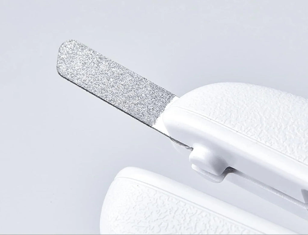 White LED pet nail clippers with transparent baffle and file, 14.8cm long