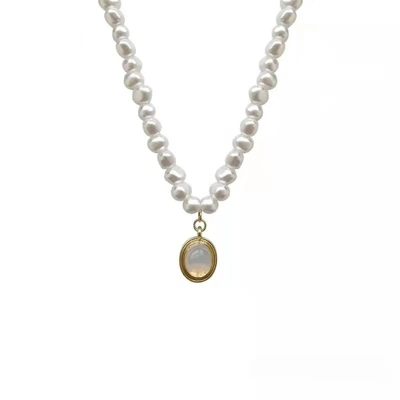 Adjustable geometric pearl necklace with 21-50cm length on alloy chain with electroplated finish