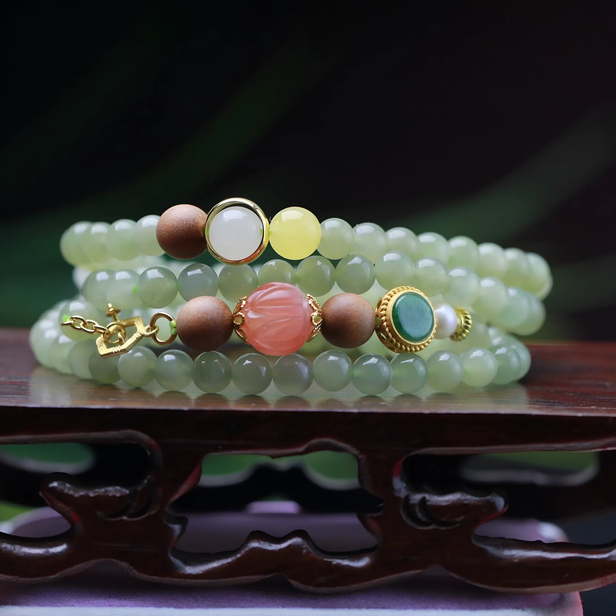 Hetian jade and red lotus bead necklace with matching bracelet on white sandalwood and beeswax.
