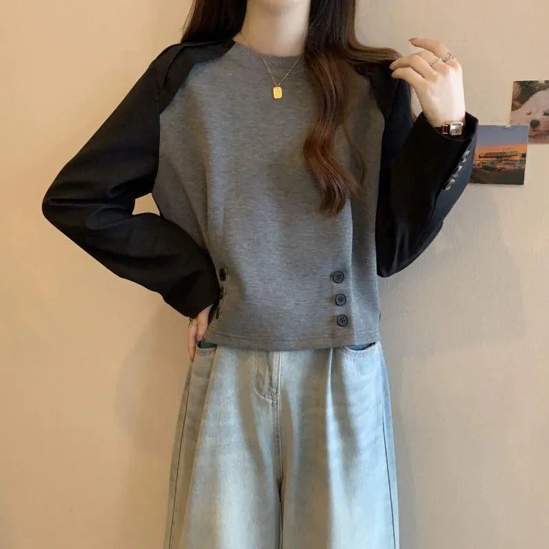 Long sleeve T-shirt in grey or beige, loose fit, slimming belly-covering design, sizes S to 4XL, 100% polyester.