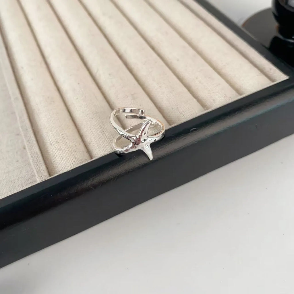Adjustable open-mouth ring with three-dimensional jasmine and camellia floral patterns in electroplated finish