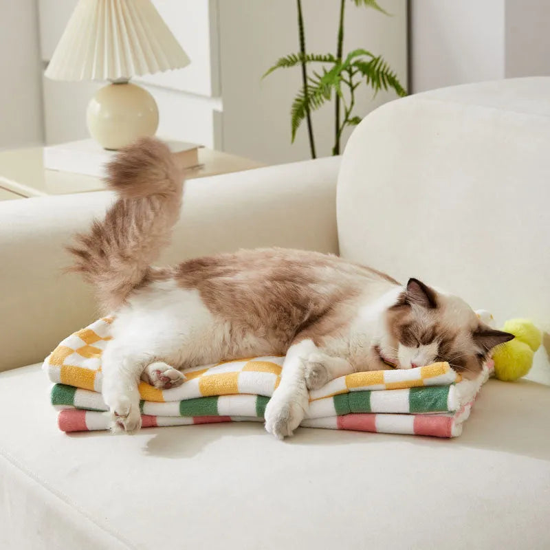 Green plaid pattern soft fleece pet blanket with fur ball decoration for cats and dogs