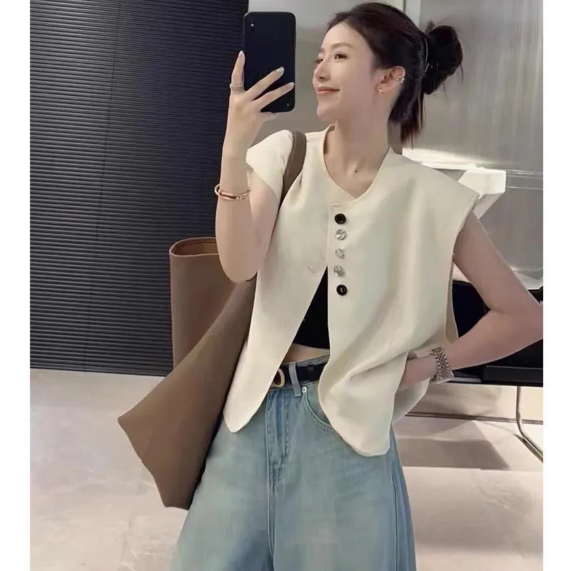 Women's loose-fit polyester vest in milky white with two front pockets, 40cm length