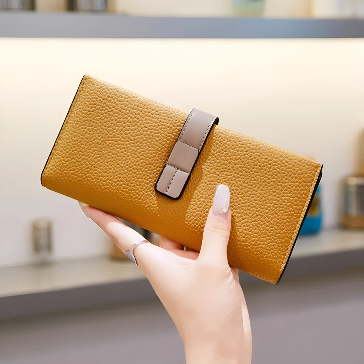 Women's large capacity handbag in PU leather available in five colours