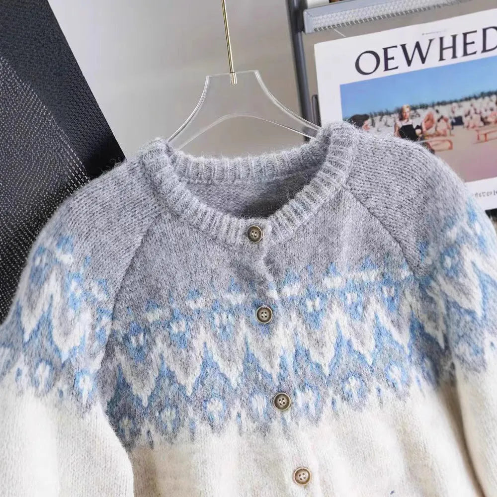 Women's contrast colour jacquard thickened sweater coat in loose fit with long sleeves, shown in milky white