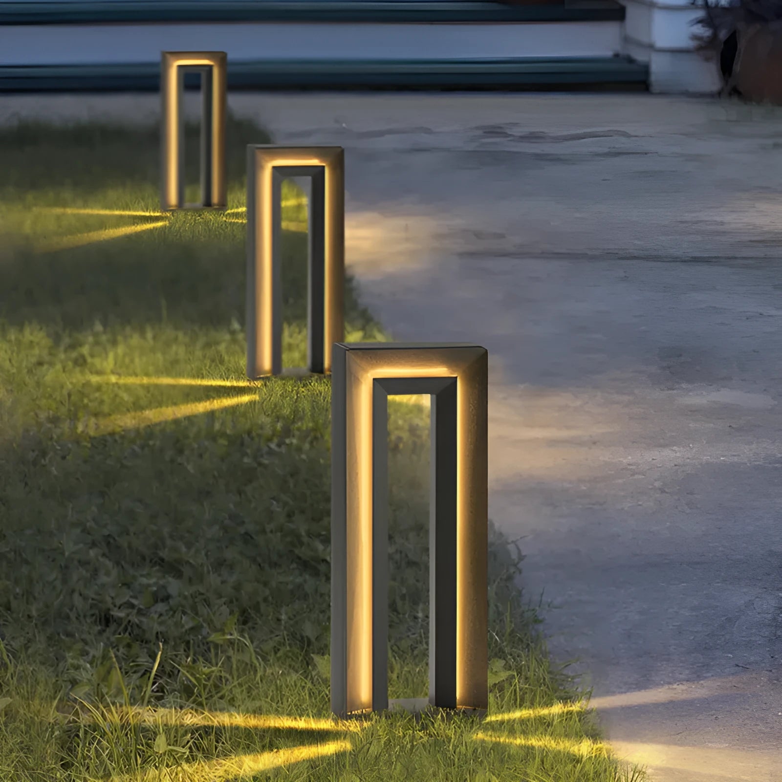 62cm tall solar powered waterproof outdoor garden lamp with geometric design