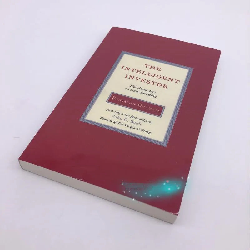 The Intelligent Investor by Benjamin Graham paperback book with Jason Zweig commentary English edition
