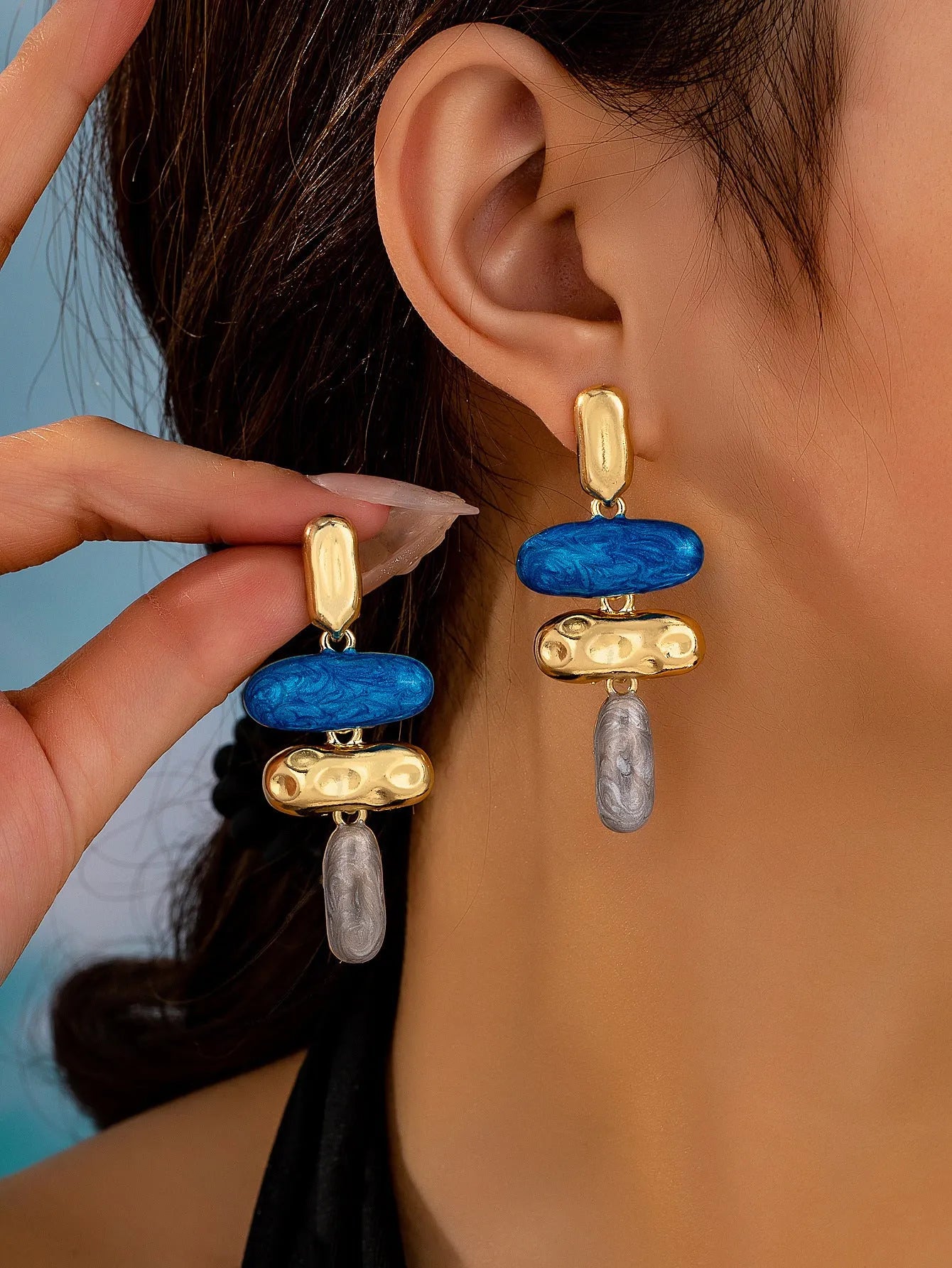 Geometric zinc alloy stud earrings with electroplated multicolor finish