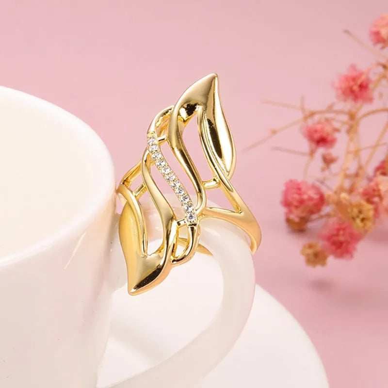 Women's exaggerated curve ring in Q611 gold colour on copper with casual styling