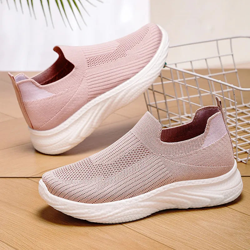 Women's solid colour Flyknit casual running shoes with a round toe and soft PVC sole.