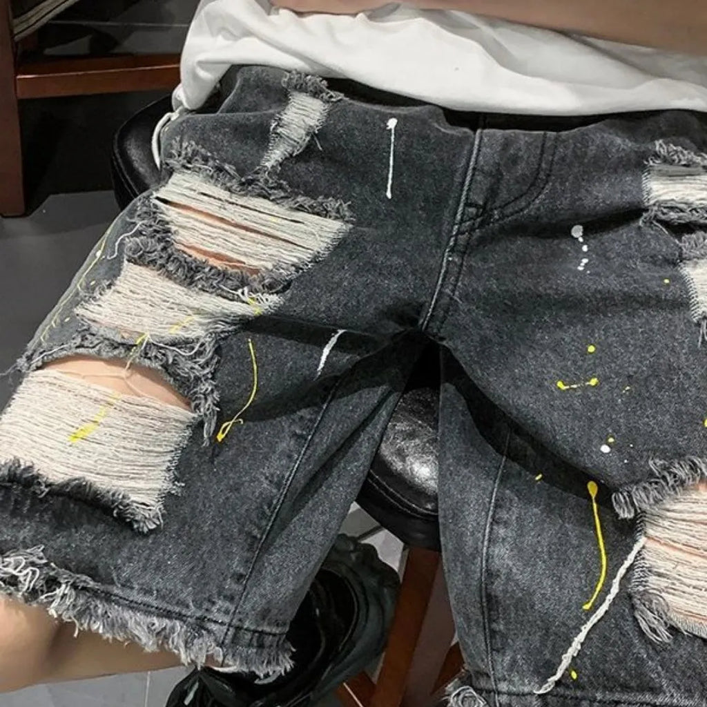 Men's loose fit water washed hole denim shorts in black and light blue colours, fifth pants length cut
