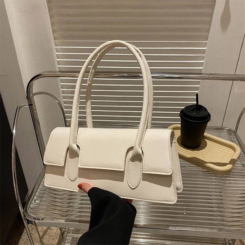 Women's retro square shoulder bag in PU leather with single strap and sandwich pocket exterior