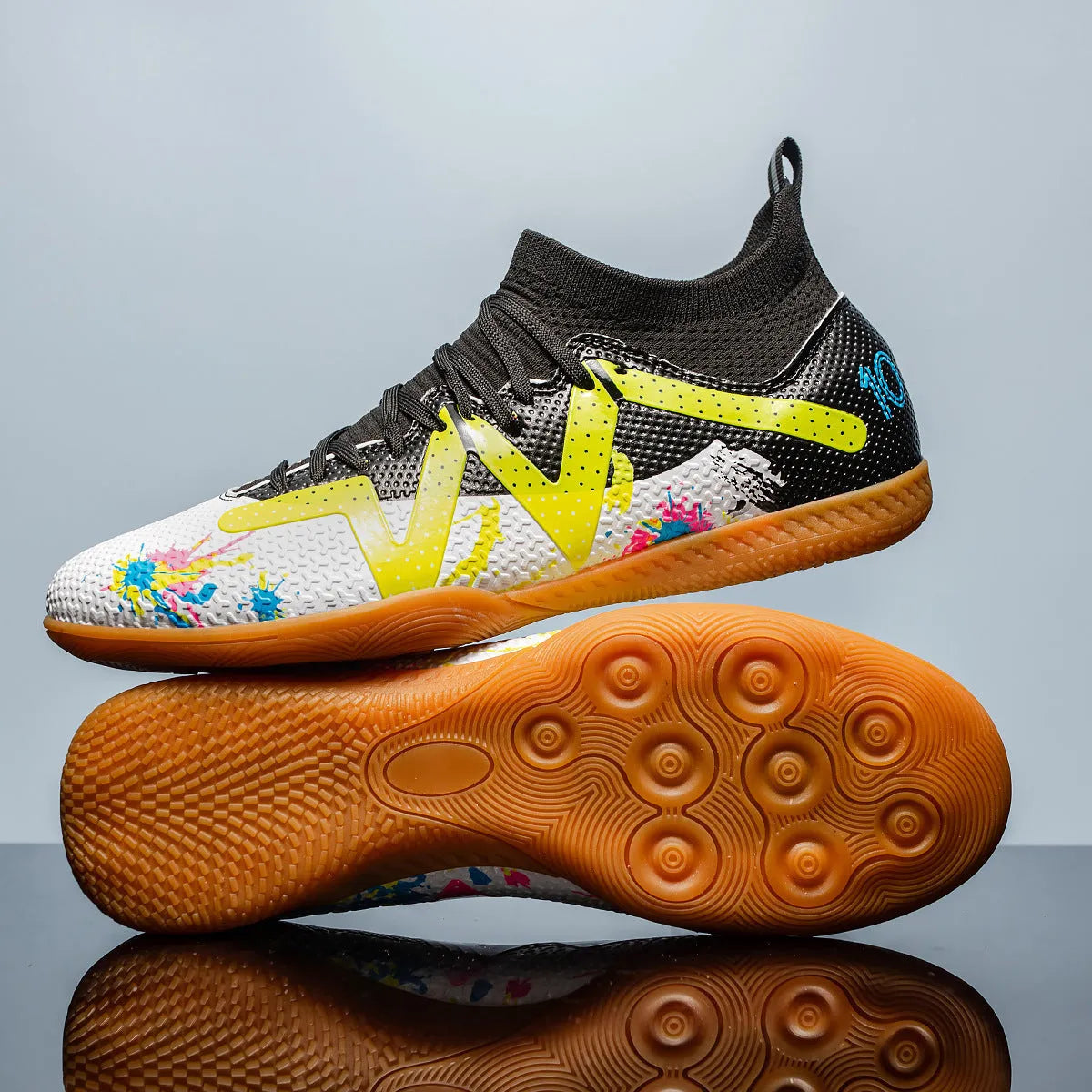 Men's low-top football boots with replaceable screw-in studs, in black and yellow colourway