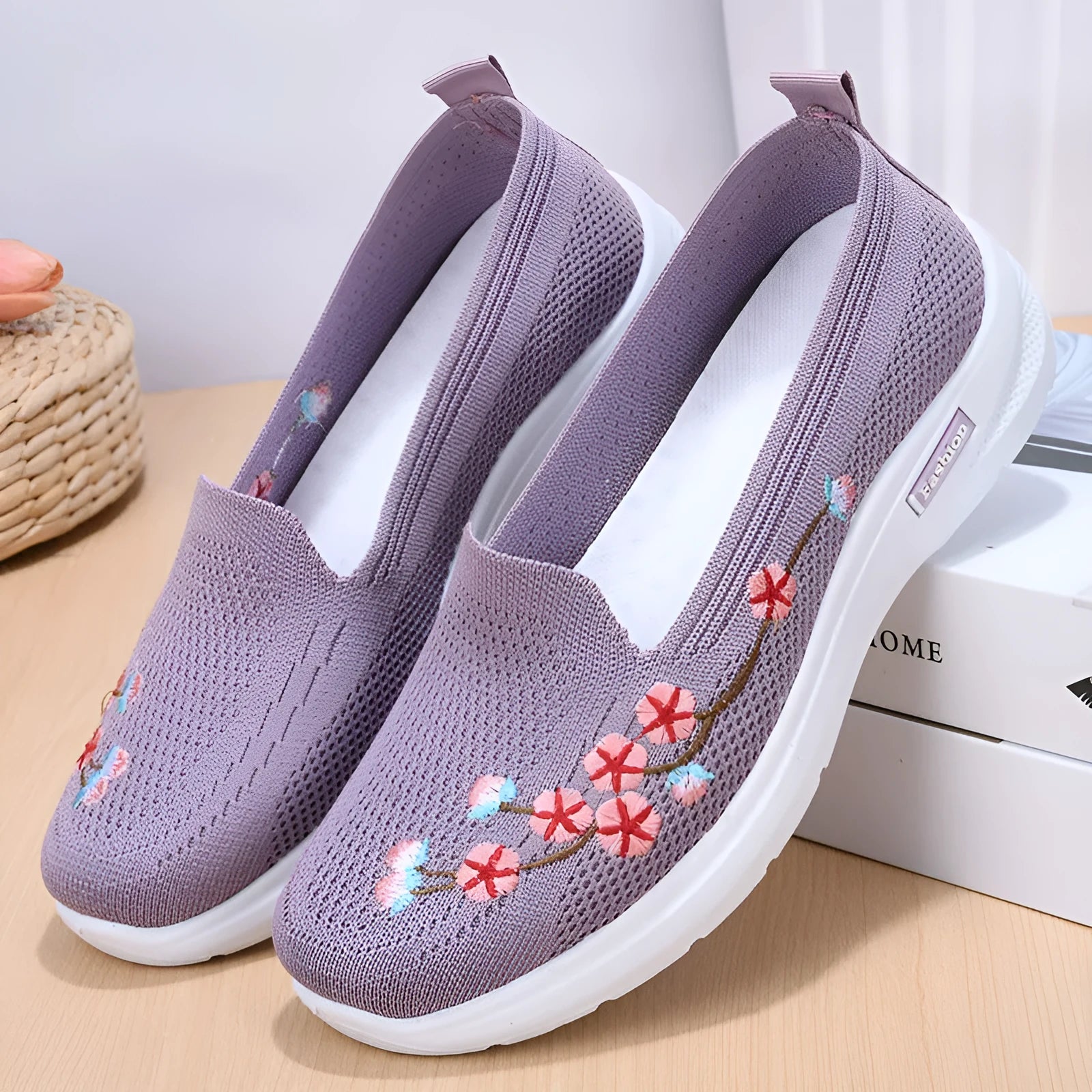 Women's low-heel woven casual pumps with flower embroidery and an anti-slip sole in wine red.