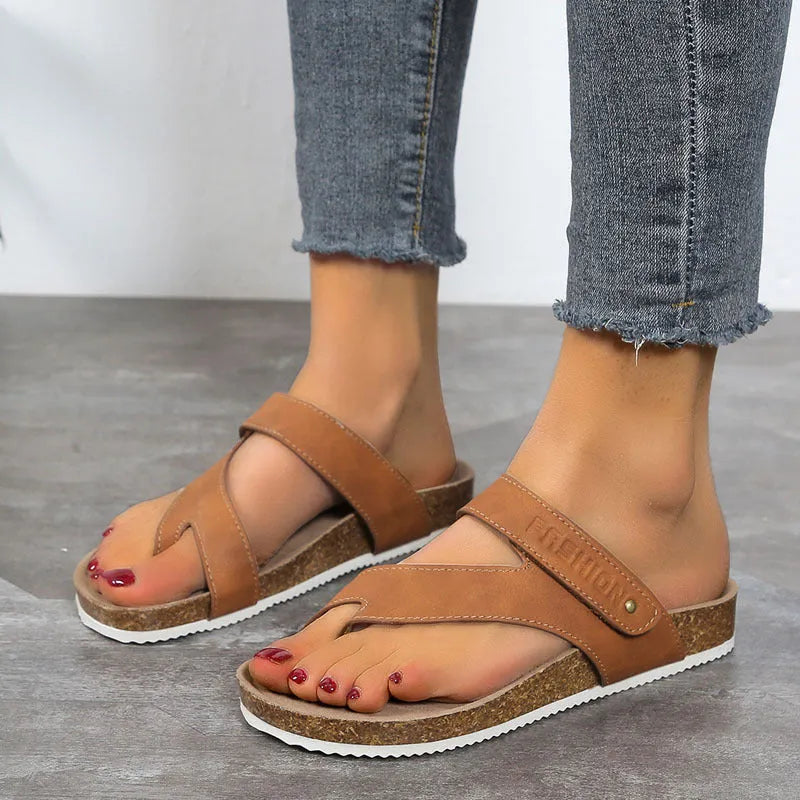 Flat toe ring thick-soled flip-flops in red, blue, grey, pink, brown, or grey variant with foam soles and artificial PU uppers.