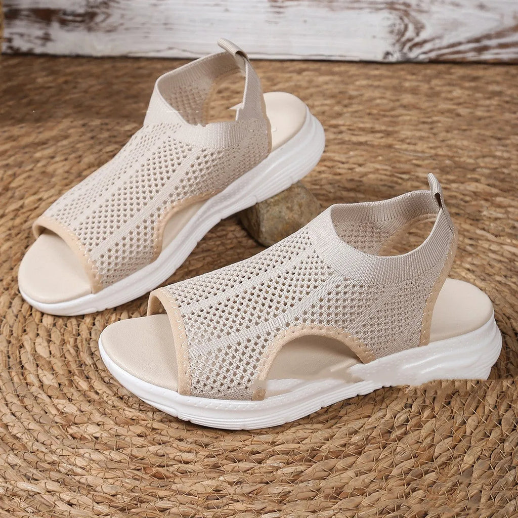 Women's black platform sports sandals with a flat toe bracket and mesh lining on a rubber sole.