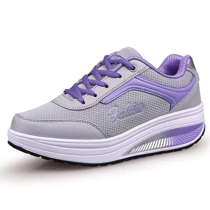 Women's heelless travel shoes with 3-5cm mid-heel in grey powder colour, sports design for spring