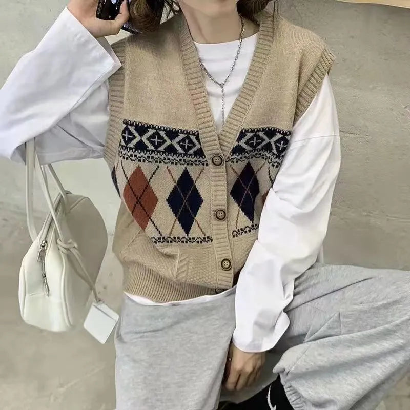 Diamond plaid pattern sleeveless cardigan top in loose fit with free size design