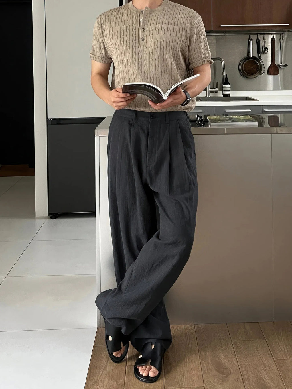 Army green men's Japanese linen trousers with drawstring waist in basic leisure style