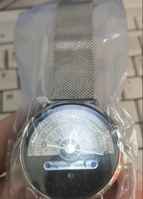 Men's gold or silver wristwatch with 40mm dial, alloy case, and water resistance