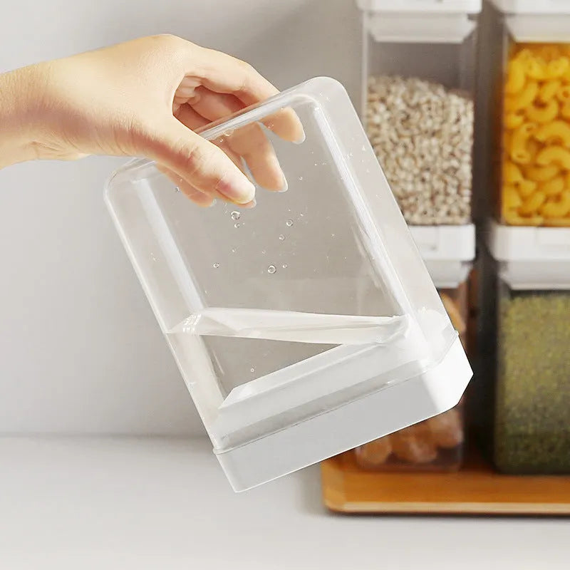 White transparent plastic storage tank for grains with 400ml capacity and Japanese design