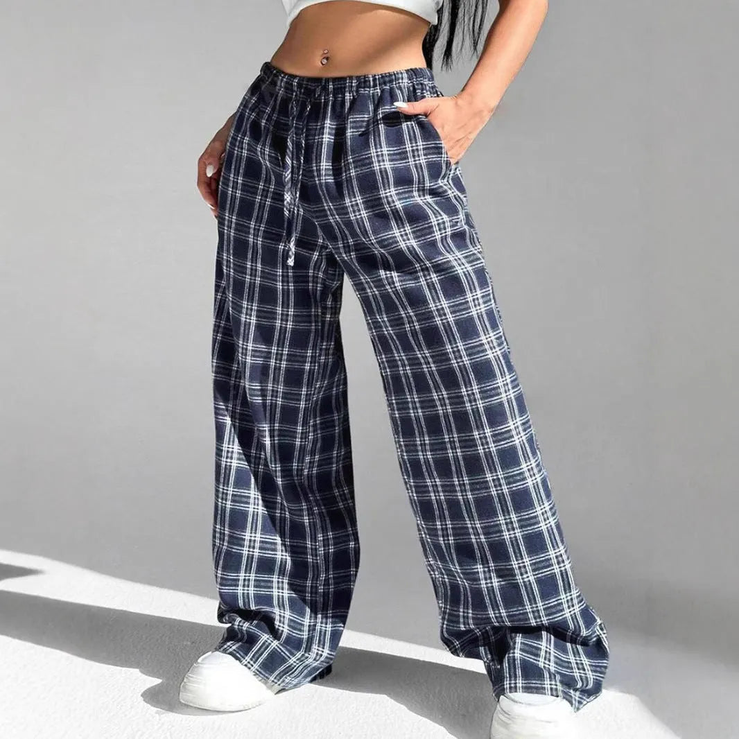 Women's plaid trousers with drawstring waist and pockets in blue and red colours