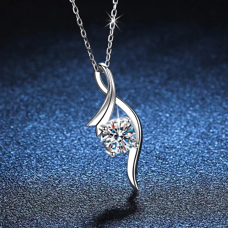 925 sterling silver necklace with round moissanite pendant, four-claw setting and O-shaped chain in white gold colour