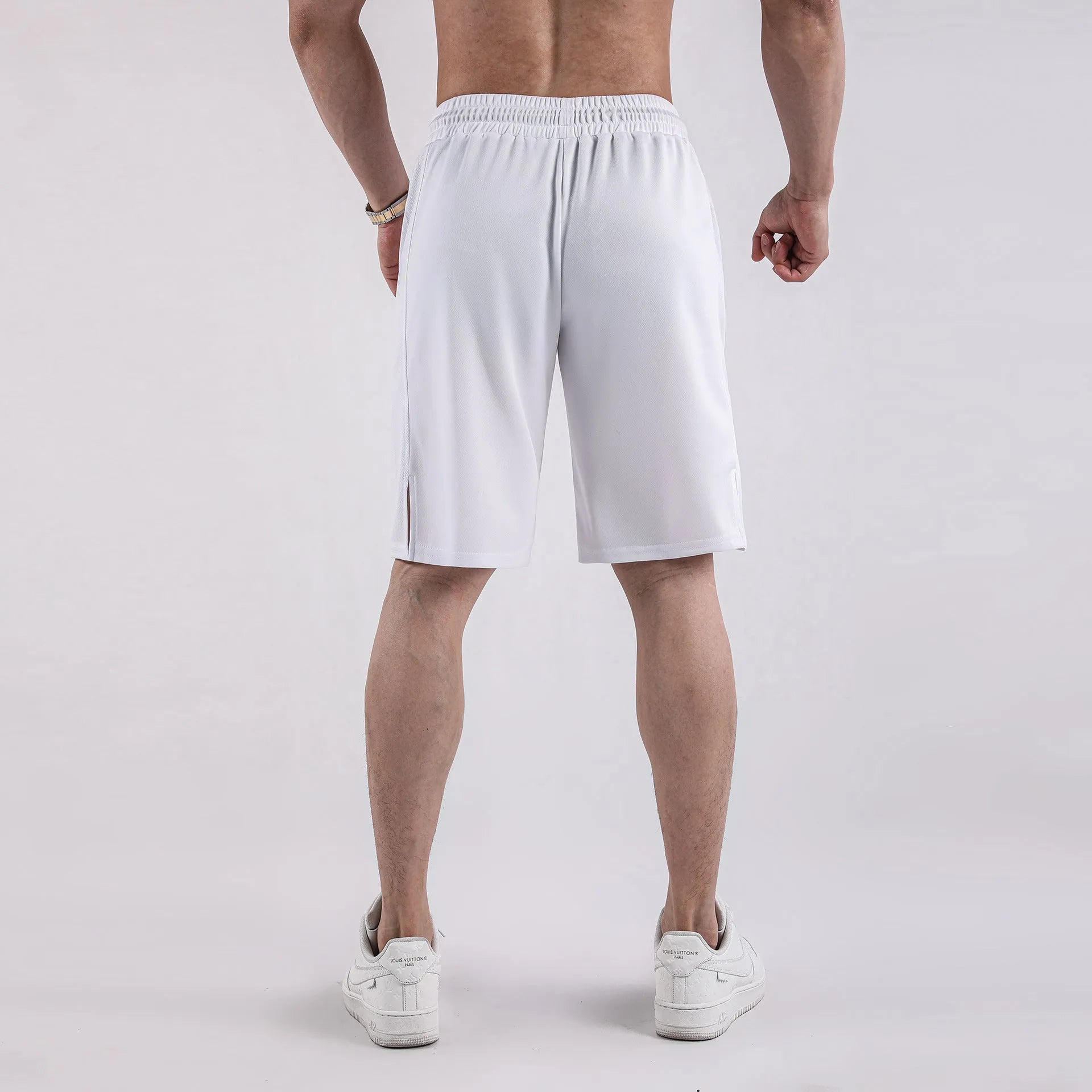 Men's quick-drying mesh shorts in black or white, loose fit for summer fitness