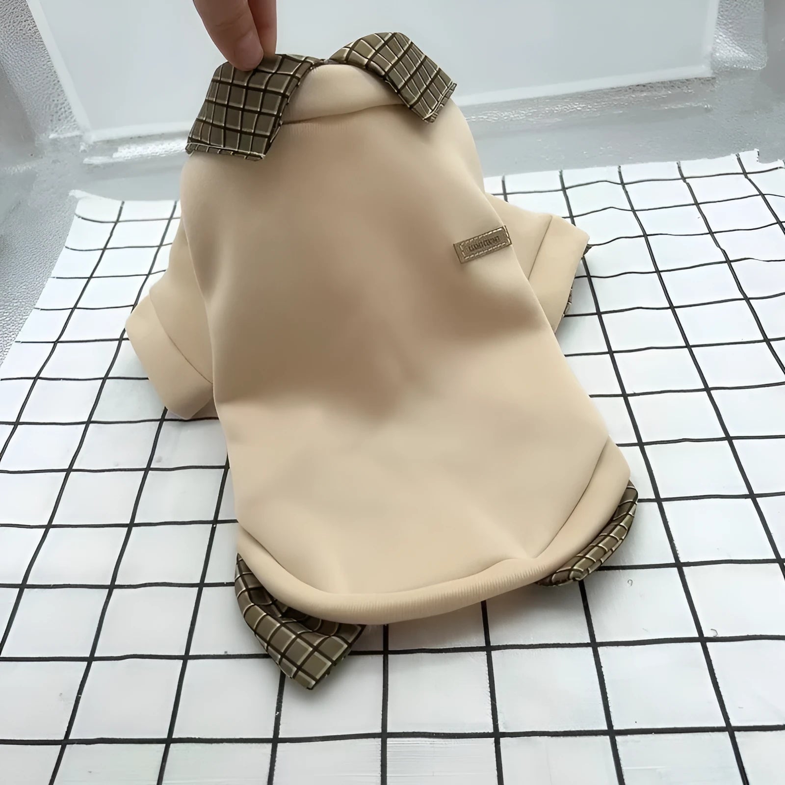 Two-piece dog sweater with detachable collar in thin velvet polyester fabric for pet comfort