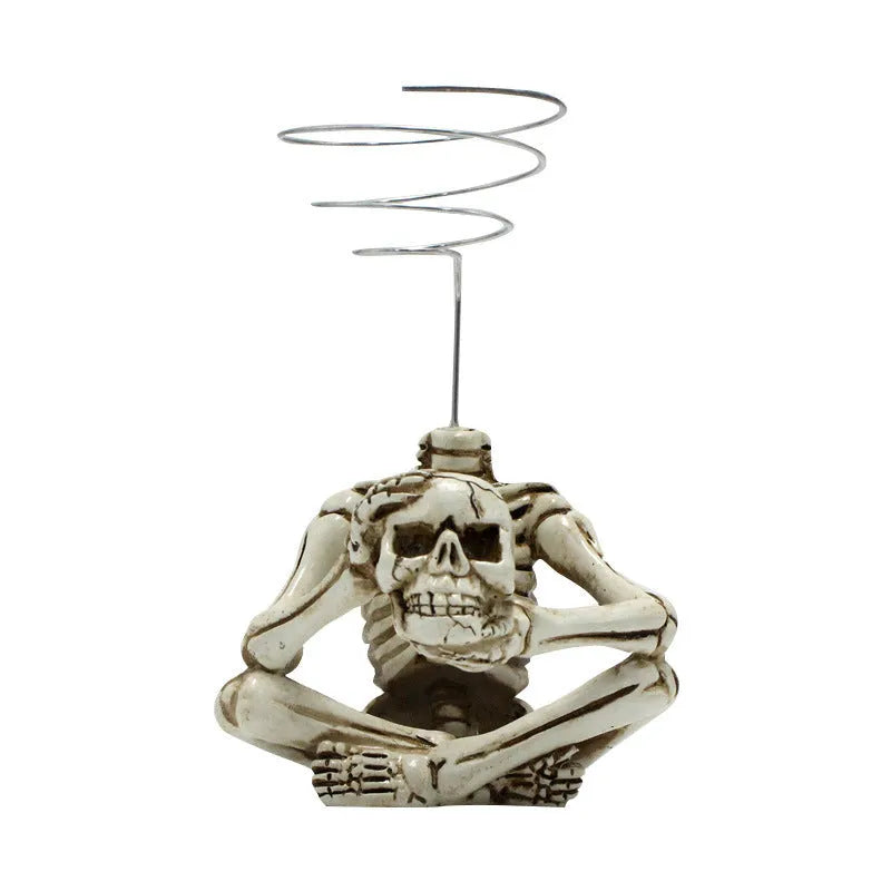 Tillandsia bracket with skull Gothic design in resin, measuring 7x8x12.5cm, featuring breathable soilless plant support
