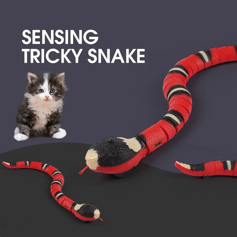 Smart sensing automatic snake cat toy with USB charging port and realistic 3D cobra design
