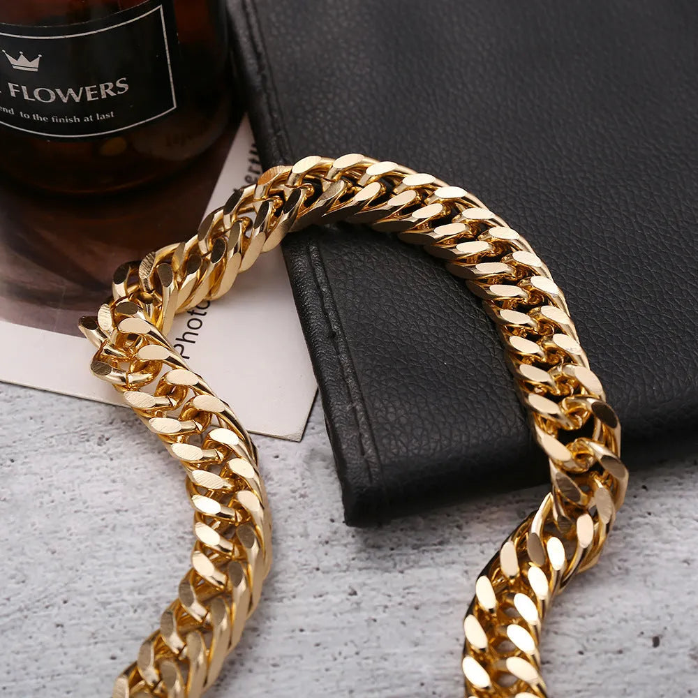 Women's gold thick chain necklace with 6cm pendant, 32cm total length, electroplated alloy construction