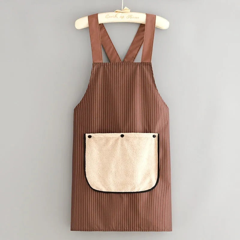 Waterproof kitchen apron in black colour, made from polyester with free-size design
