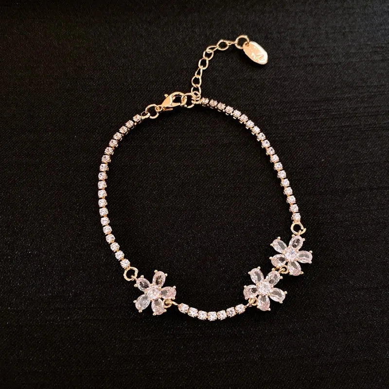 Zircon geometric bracelet with gold finish and inlaid stones for women's fashion