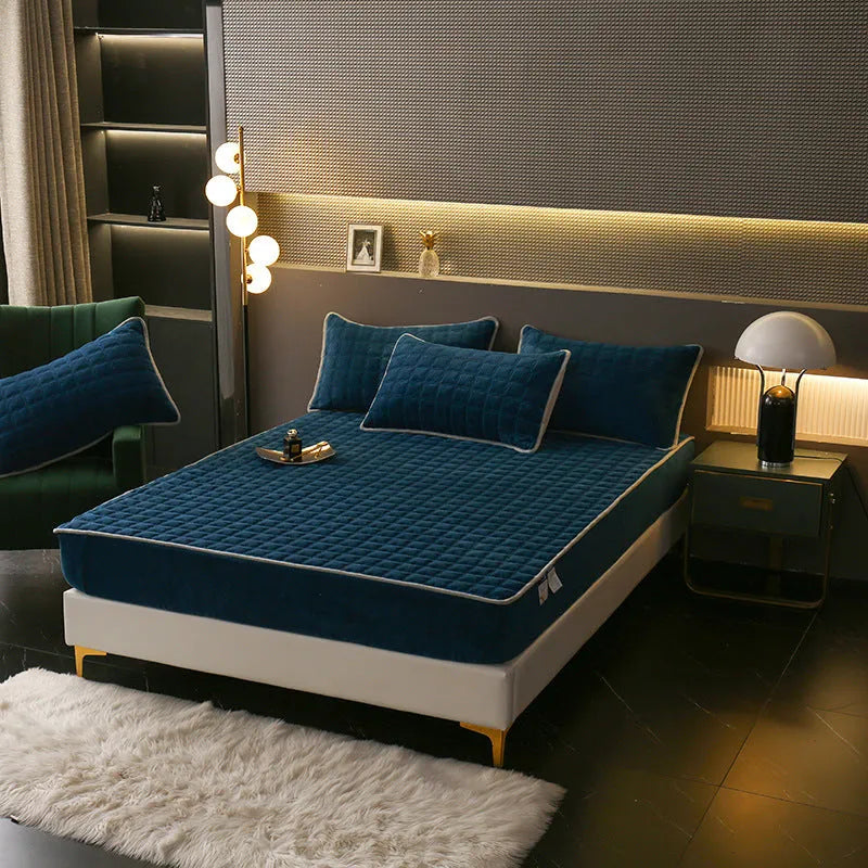 Fleece-lined milk fiber quilted fitted sheet in blue, single size 90x200cm to 180x200cm, winter bedding
