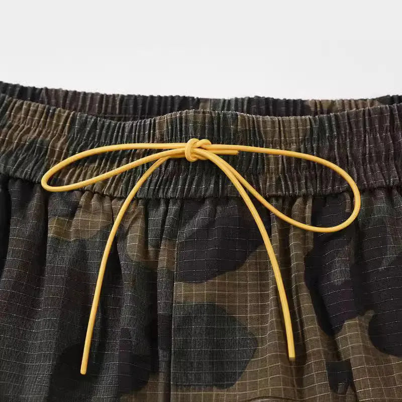 Green camouflage cotton workwear shorts with loose fit and mid waist design