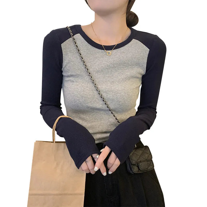 Women's oversized top with princess sleeves and embroidery in dark blue, made from 100% viscose fibre