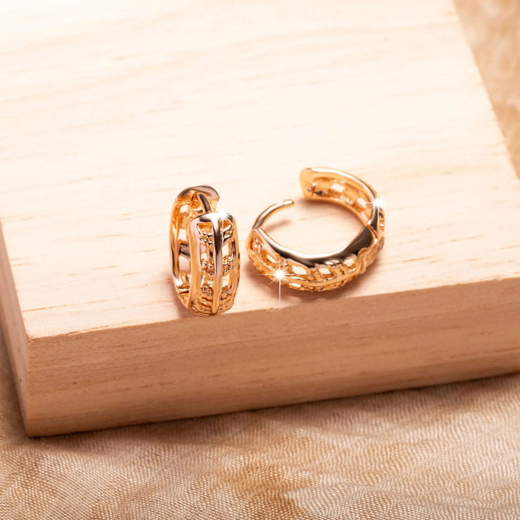 Rose gold leaf-shaped hollowed-out earrings with heart detail, copper construction, 3cm drop length