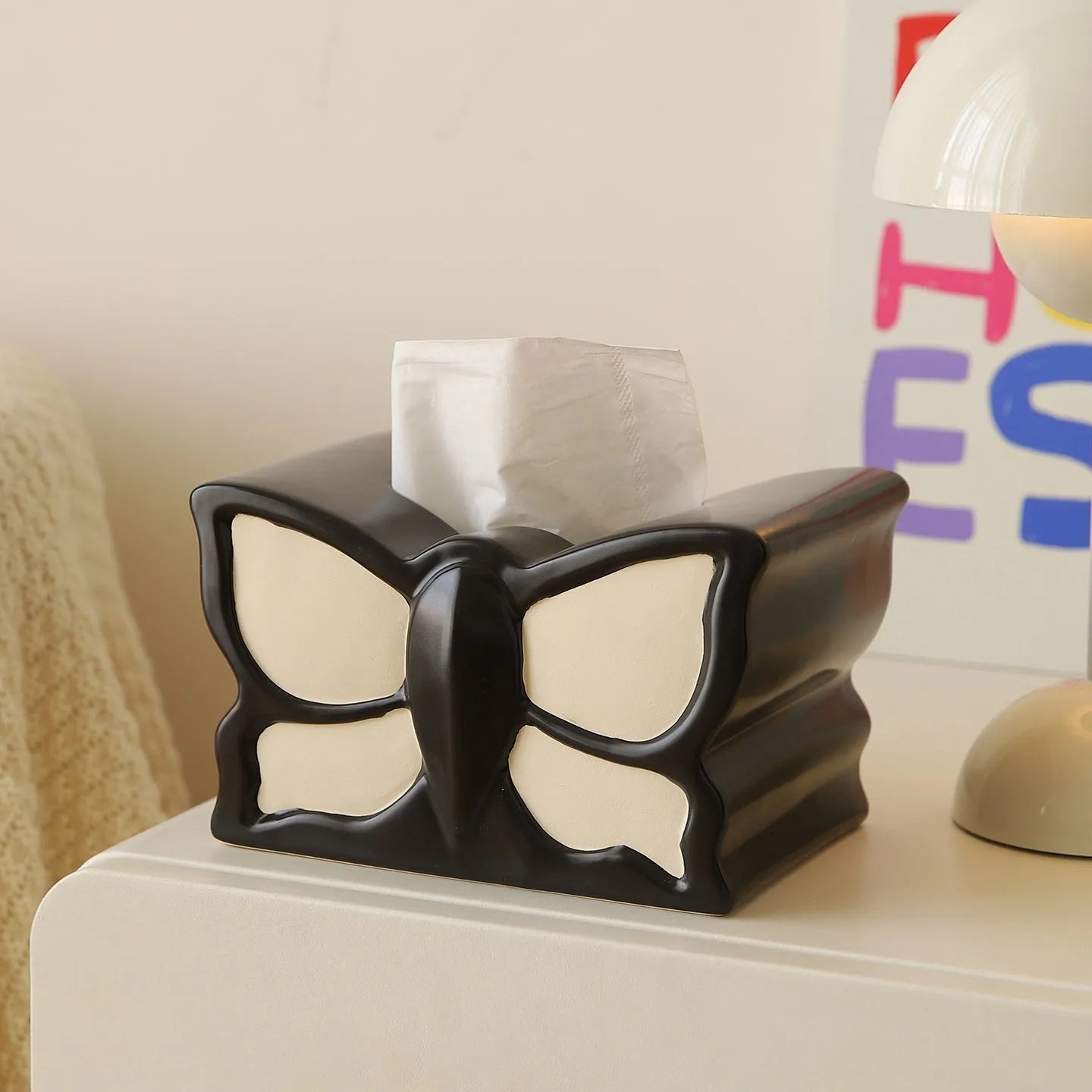 Ceramic butterfly vase and matching tissue box set with light luxury design for living rooms