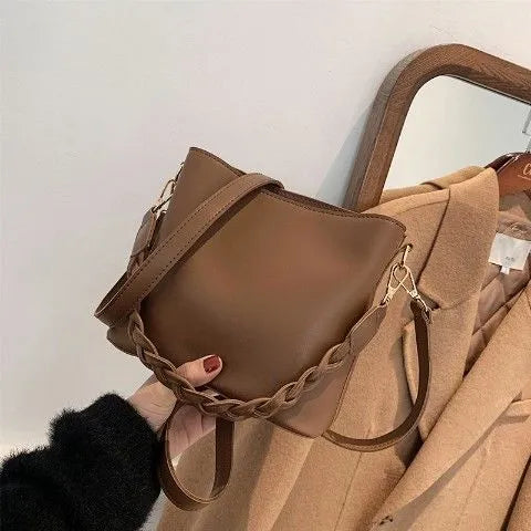 Fashion retro one-shoulder crossbody underarm bucket bag in woven PU with adjustable strap, shown in khaki colour.