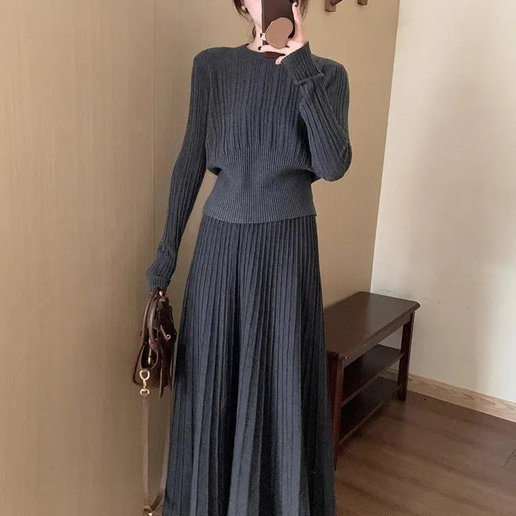 Gray knitted dress suit with 3D pattern, artistic retro style, and collage stitching construction