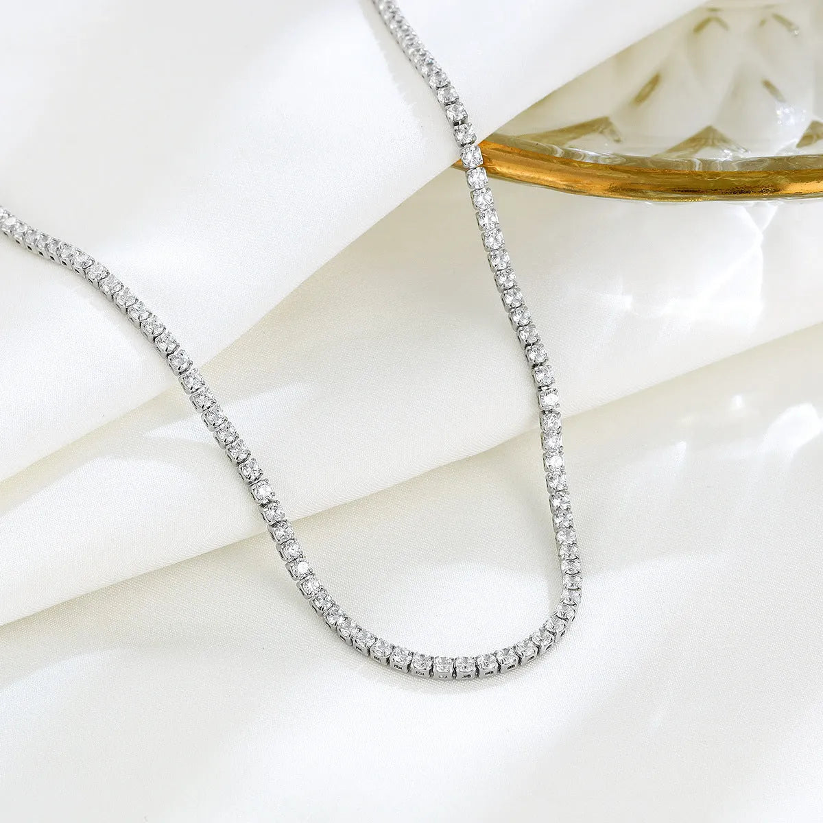 Women's sterling silver necklace with round diamond-cut stone on 925 silver chain